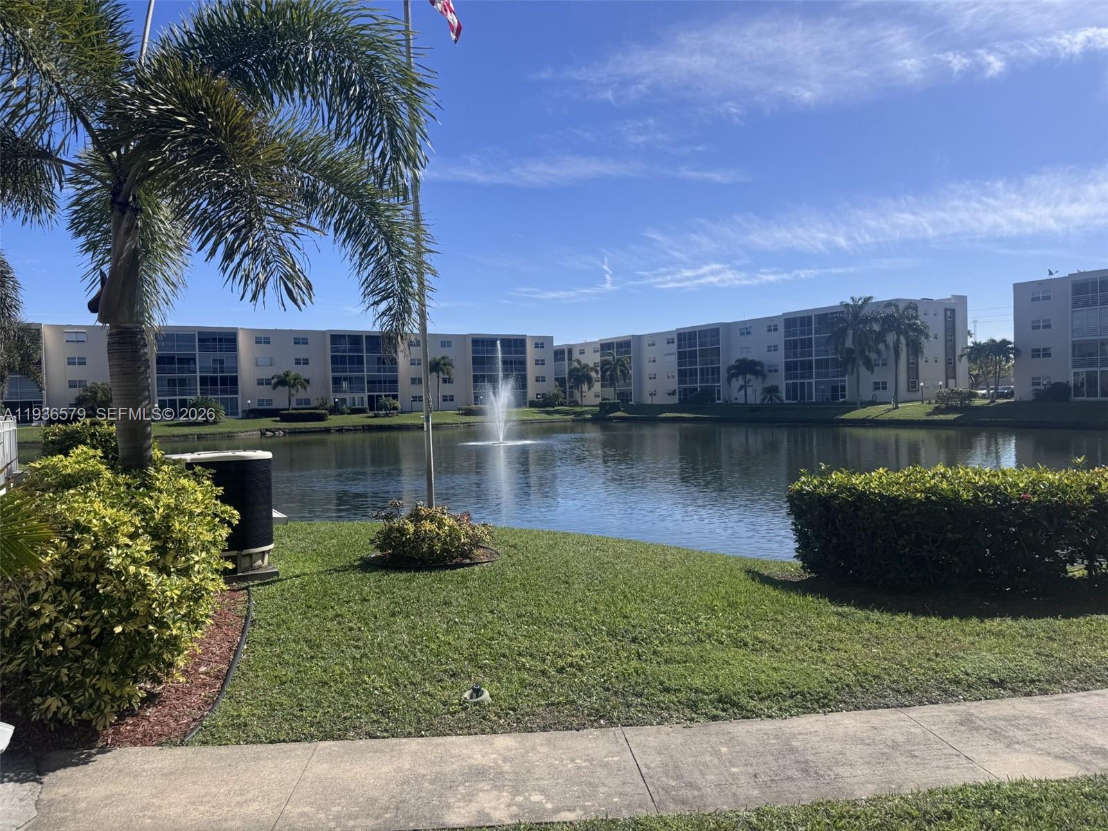 MEADOWBROOK LAKES CONDO - Residential