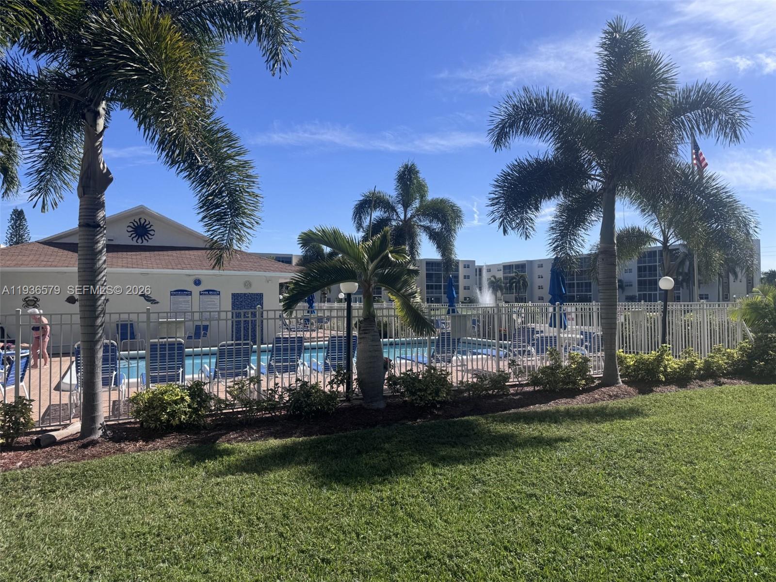 MEADOWBROOK LAKES CONDO - Residential