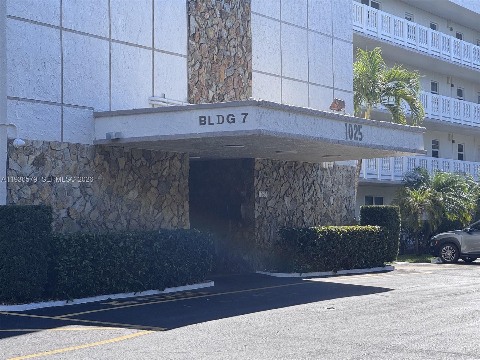 MEADOWBROOK LAKES CONDO - Residential