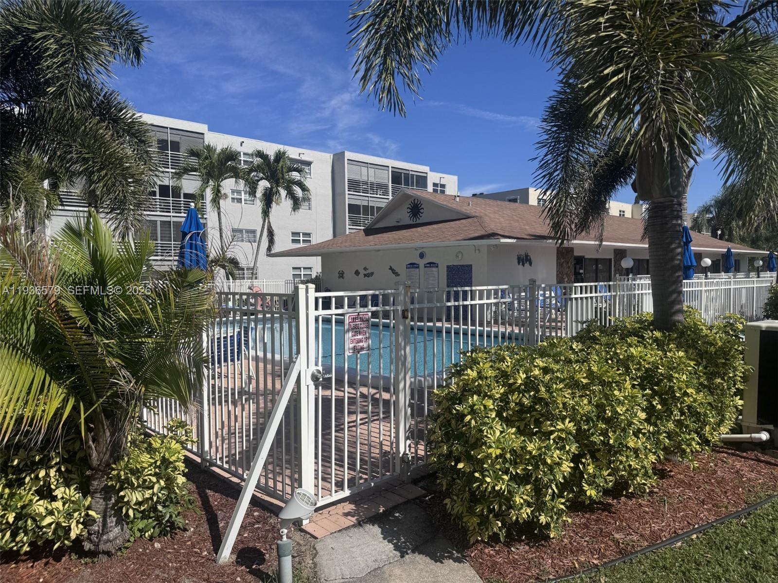 MEADOWBROOK LAKES CONDO - Residential