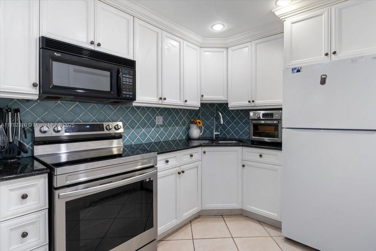 Property for Sale at 9 Ne 19th Ct 104C, Wilton Manors, Broward County, Florida - Bedrooms: 1 
Bathrooms: 1  - $185,000