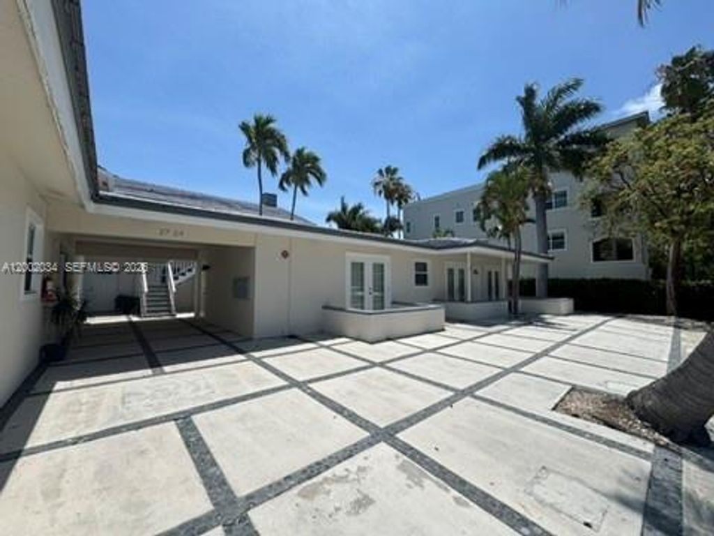Photo of 2724 NE 15th St #4, Fort Lauderdale, FL 33304 (MLS # A12002034)