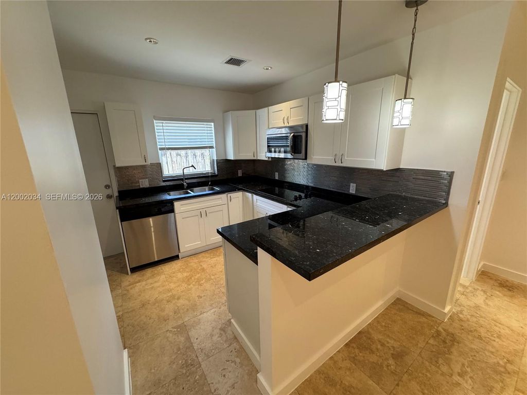 Photo of 2724 NE 15th St #4, Fort Lauderdale, FL 33304 (MLS # A12002034)