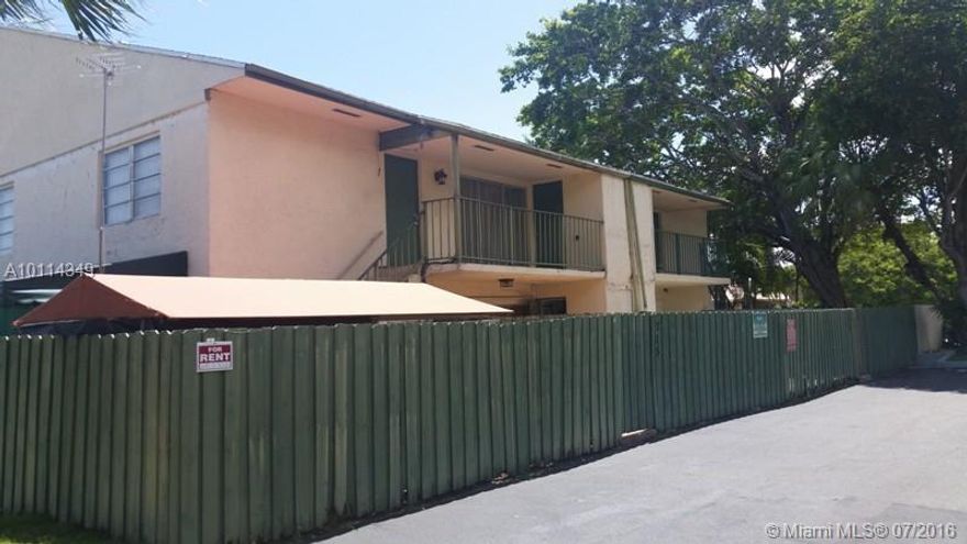 Excellent opportunity ,perfectly located  closed to School, Shopping Centers ,parks, Hospital and more ,comer unit  features two good sized bedrooms, and two bathrooms, indoor washer and dryer . Second floor with private patio ,one parking space plus visitor, with easy access to major roads, HAS TO SEE IT  ,Call LA for appointments.