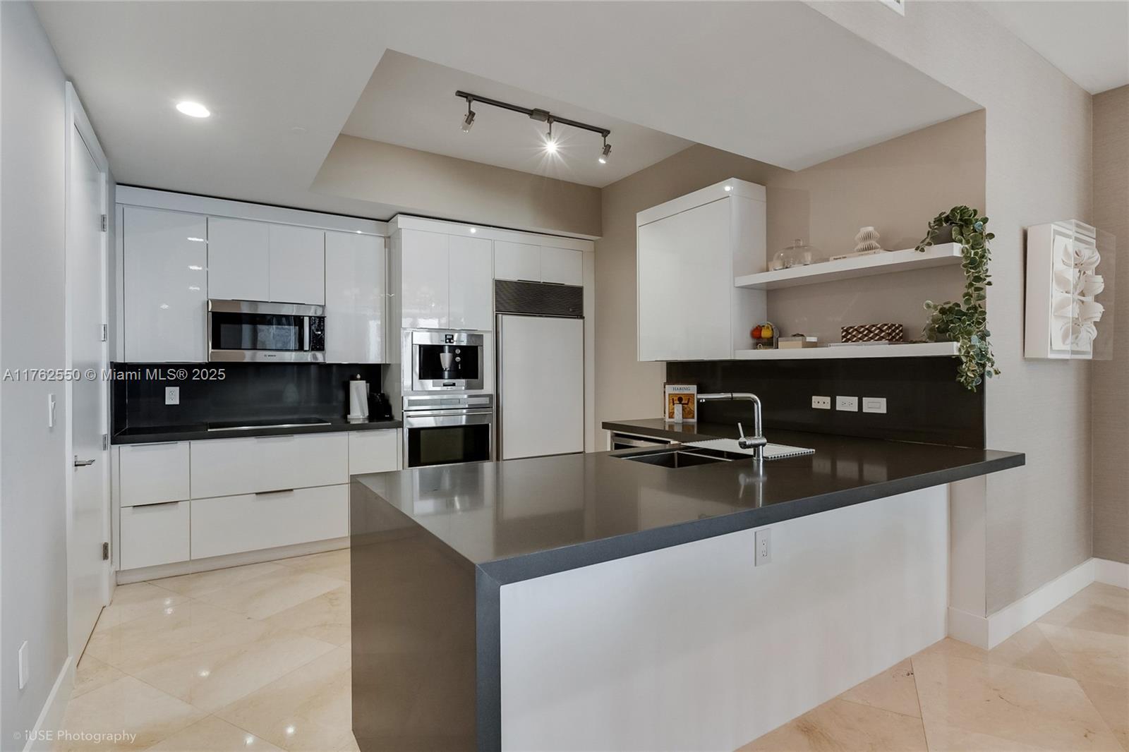 TDR TOWER I CONDO - Residential