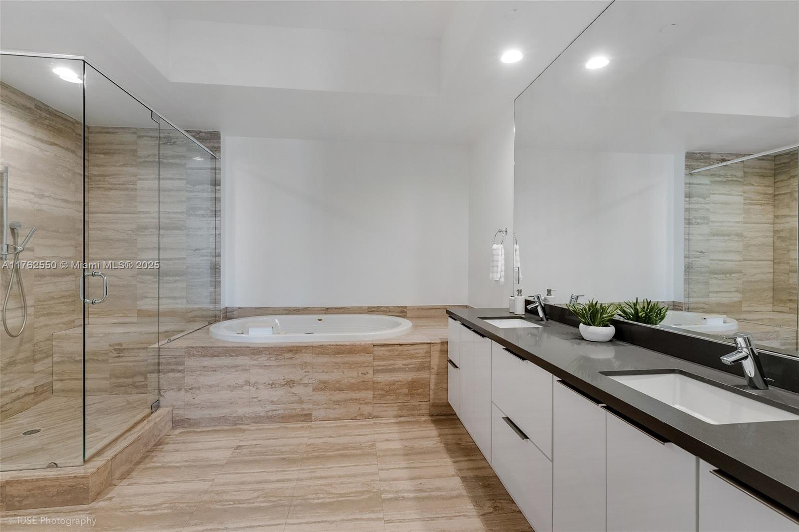 TDR TOWER I CONDO - Residential