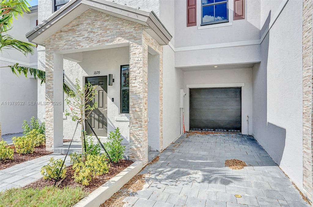 Photo of 1609 SW 28th St, Fort Lauderdale, FL 33315 (MLS # A11978532)