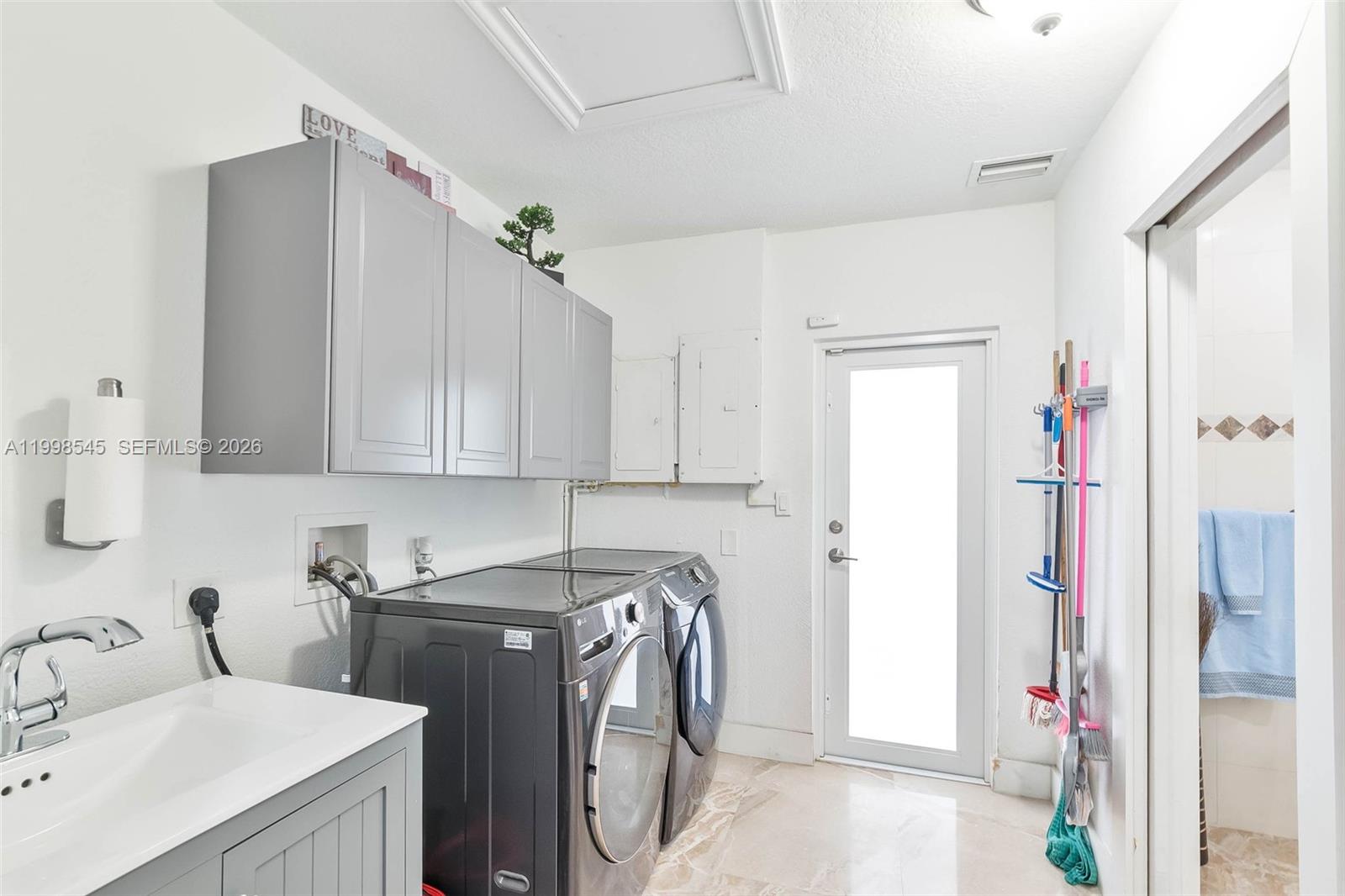 MALBROOK - Residential Lease