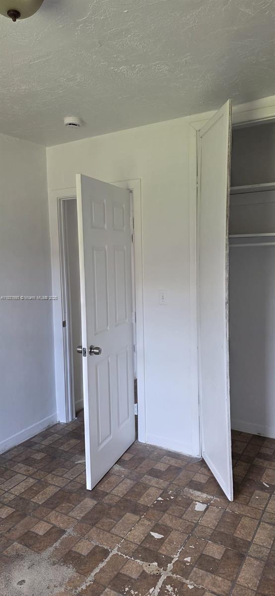 1 BEDROOM, 1 BATHROOM RENOVATED AND READY FOR MOVE IN