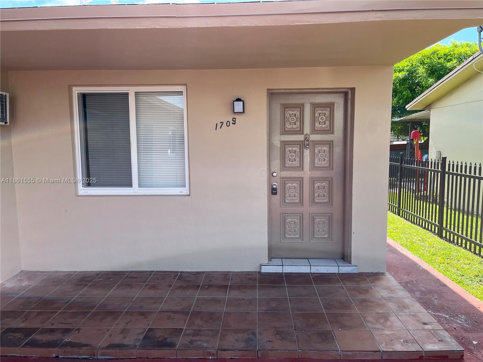 1709 NW 22nd Ct