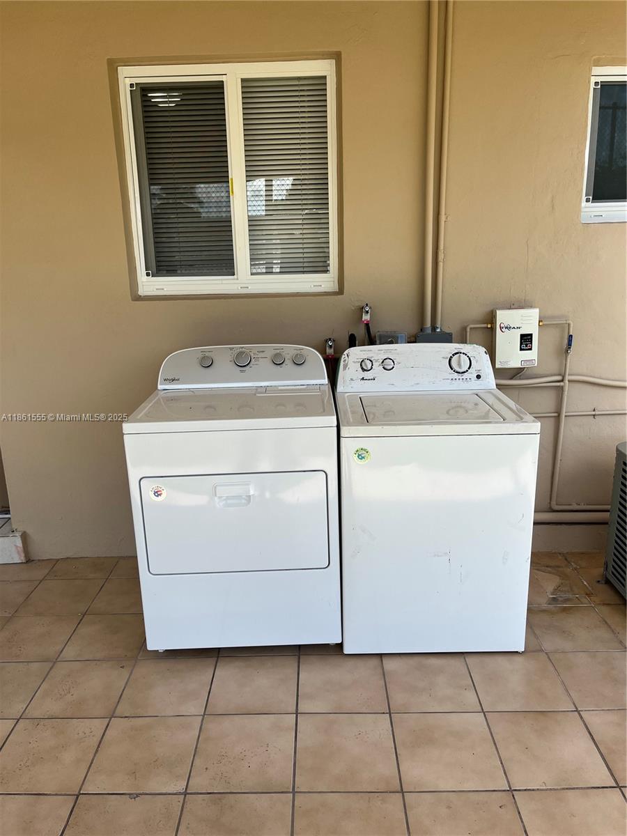 1709 NW 22nd Ct