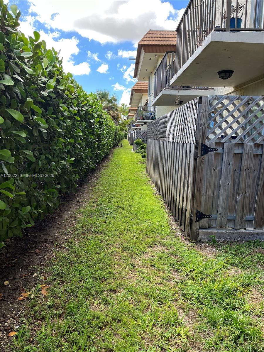 COURTYARDS AT KENDALL CON - Residential Lease