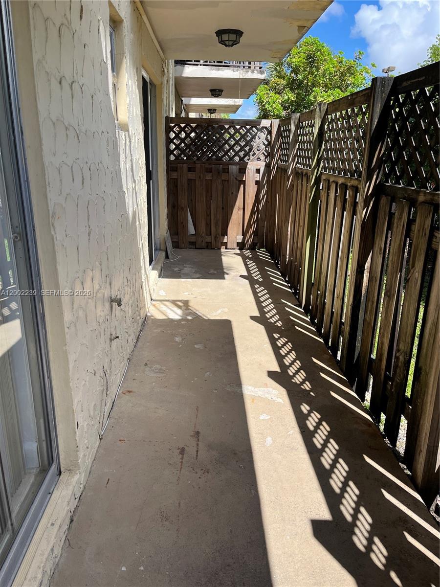 COURTYARDS AT KENDALL CON - Residential Lease