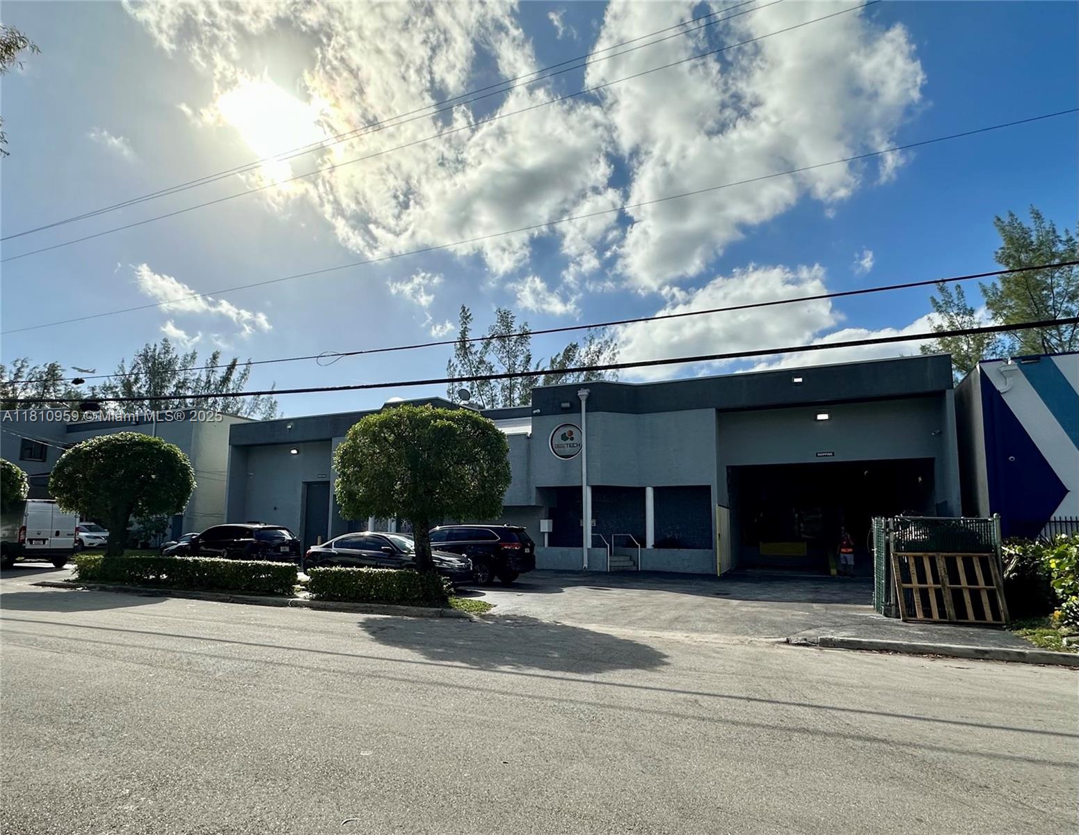 Great opportunity to lease a free standing building in the heart of Doral
10,457 SF total warehouse/office
2 dock high positions plus 1 ramp
20 clear ceiling
Renovated office space in 2 floors
Amazing location! 10min from MIA