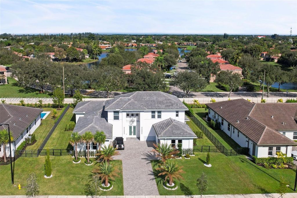 Photo of 11035 N Sierra Ranch Dr, Davie, FL 33324 (MLS # A11930681)