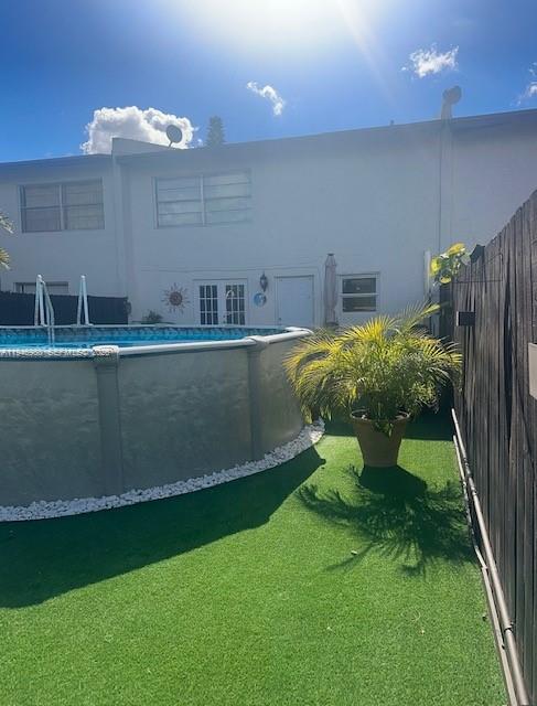 SNAPPER CREEK TOWNHOUSES - Residential