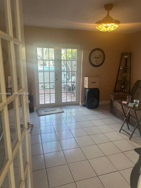 SNAPPER CREEK TOWNHOUSES - Residential