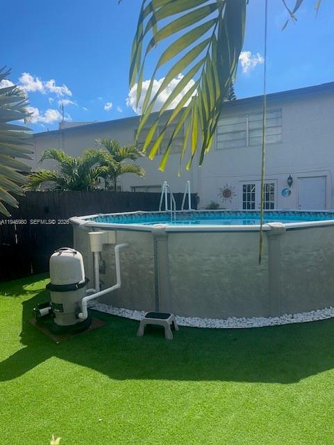 SNAPPER CREEK TOWNHOUSES - Residential