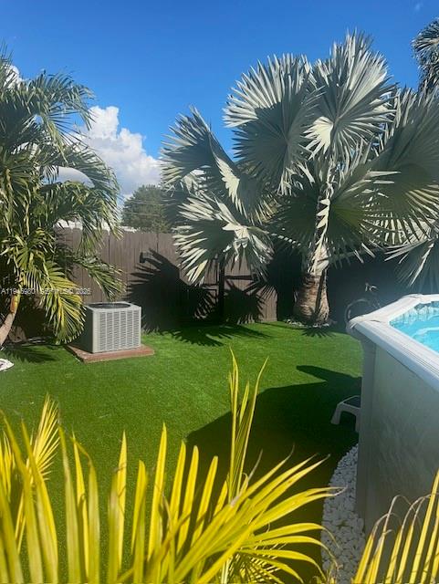 SNAPPER CREEK TOWNHOUSES - Residential