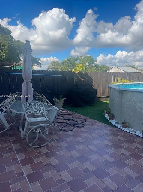 SNAPPER CREEK TOWNHOUSES - Residential