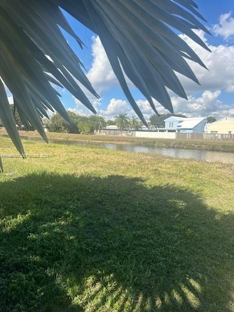 SNAPPER CREEK TOWNHOUSES - Residential