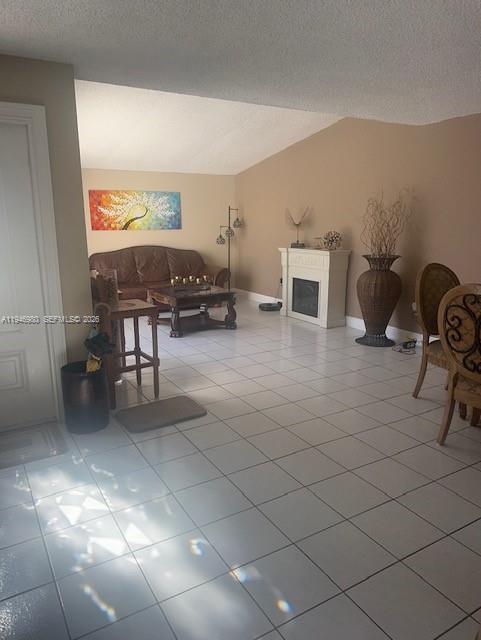 SNAPPER CREEK TOWNHOUSES - Residential