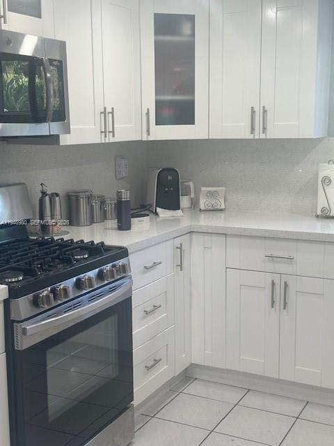 SNAPPER CREEK TOWNHOUSES - Residential