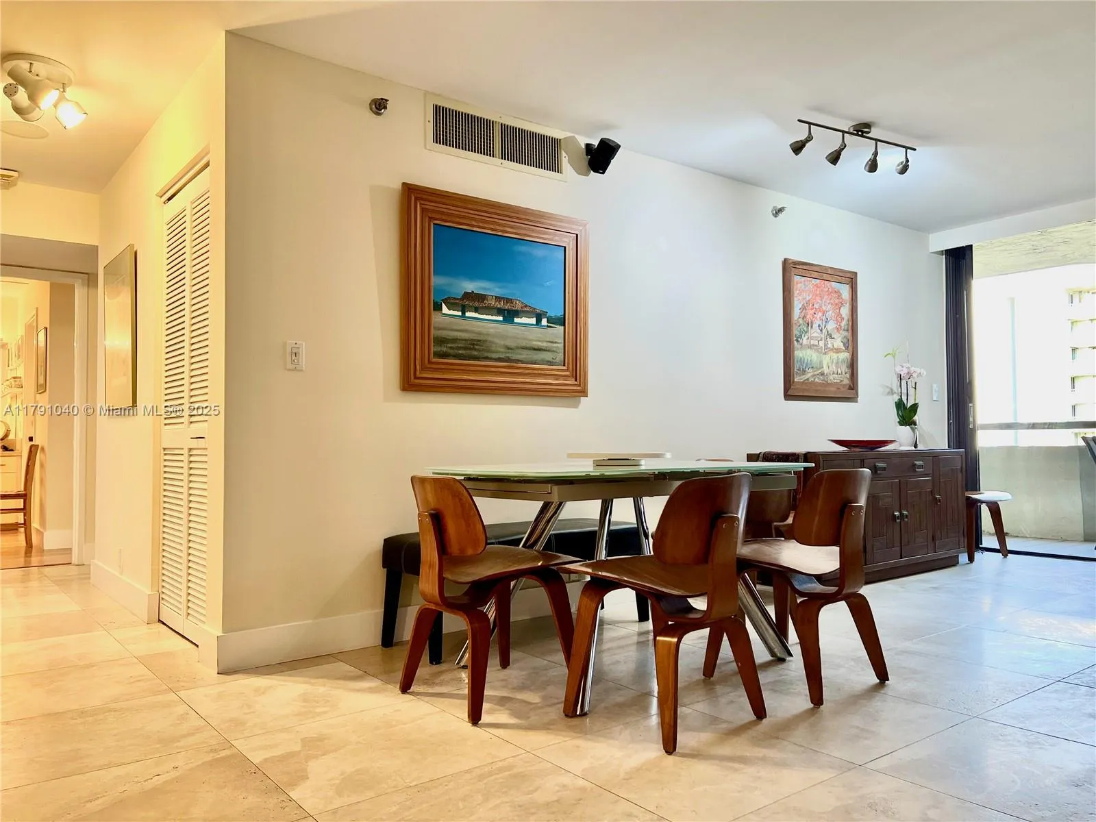 Key Biscayne, Florida 33149, United States, 2 Bedrooms Bedrooms, ,2 BathroomsBathrooms,Residential,Active,119172