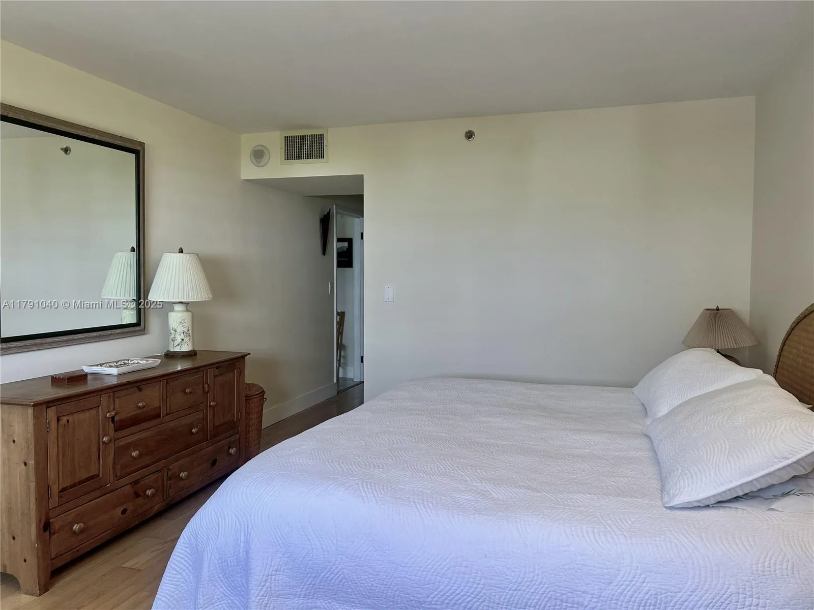 Key Biscayne, Florida 33149, United States, 2 Bedrooms Bedrooms, ,2 BathroomsBathrooms,Residential,Active,119172