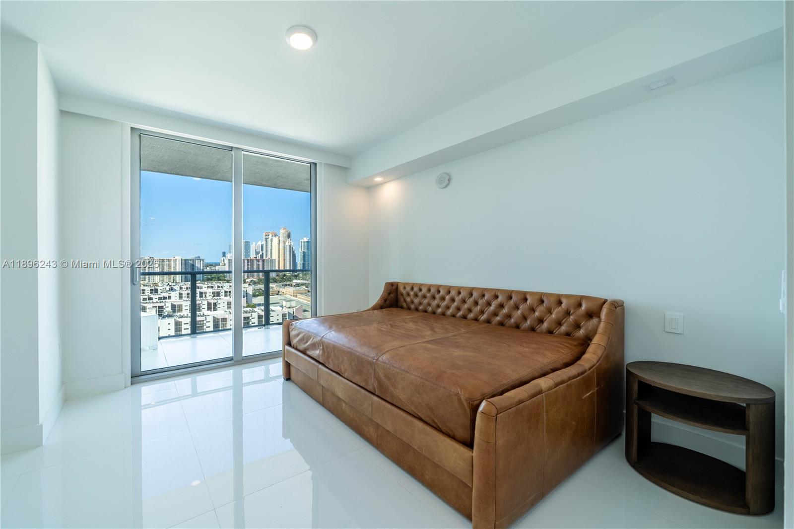 PARQUE TOWERS CONDO - Residential