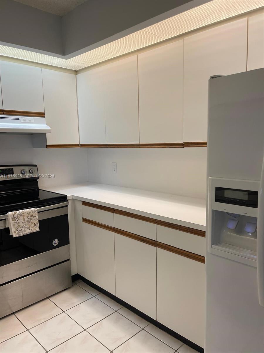 CAMBRIDGE AT CENTURY VILL - Residential Lease