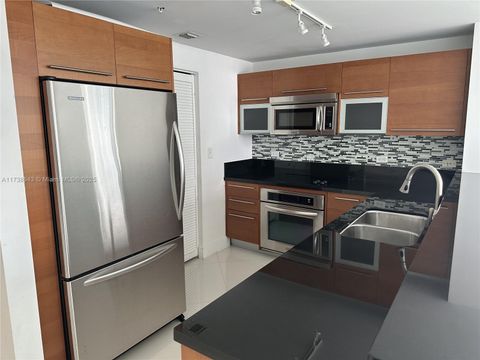 253 NE 2nd St 3602 Miami FL 33132