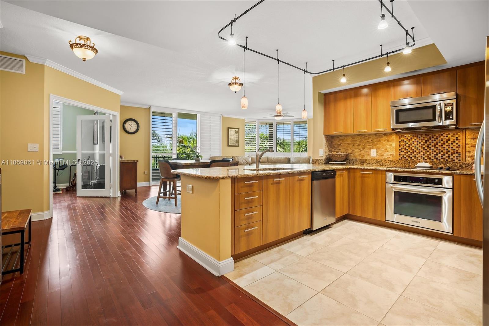 VERANDA CONDO - Residential