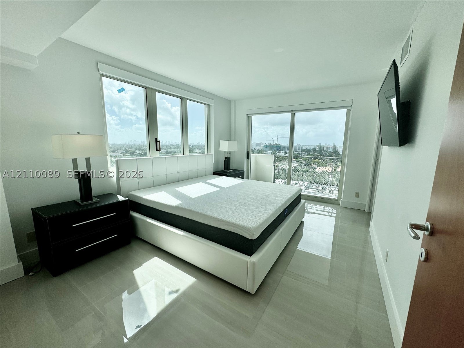 9499 Collins Ave 911