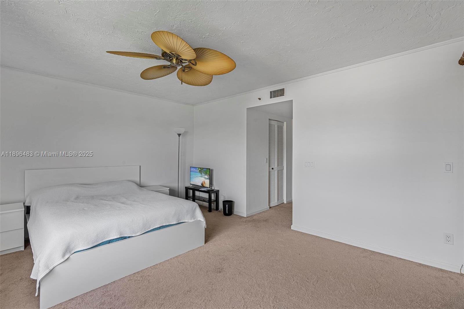 LAKES AT LA PAZ CONDO - Residential Lease
