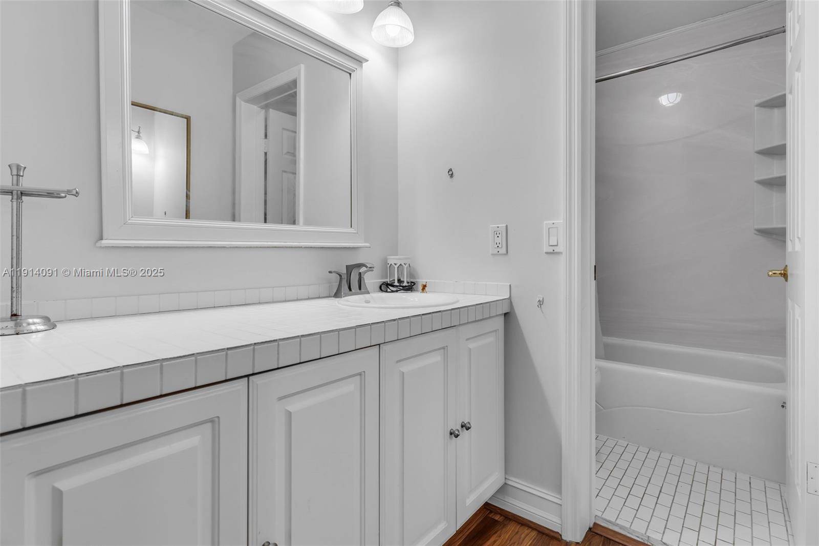 SUNSET ON THE PARK SEC 1 - Residential