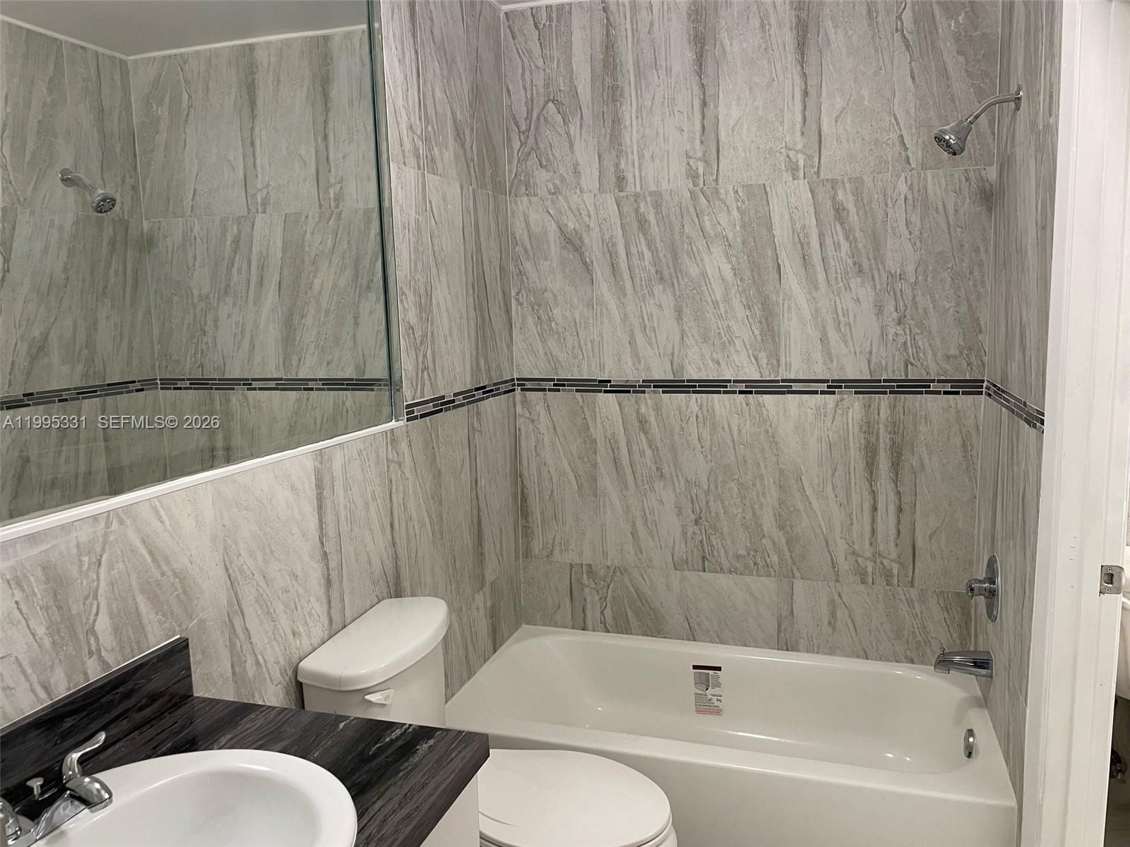 VILLAMORE CONDO - Residential