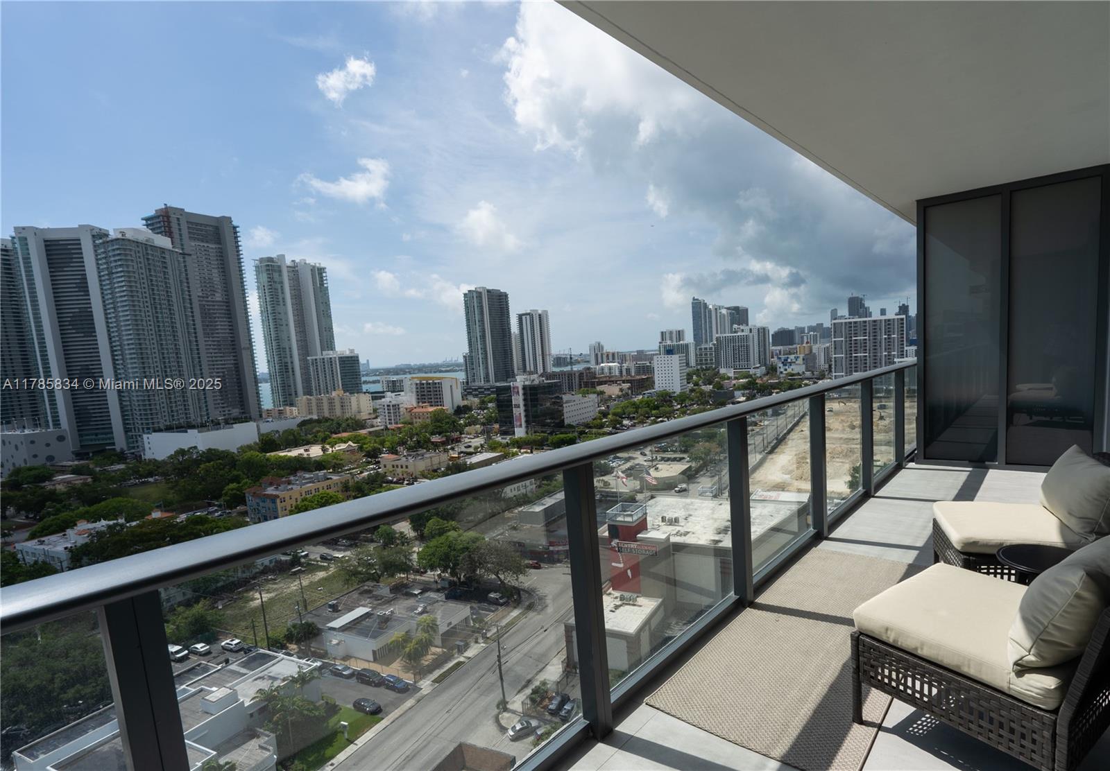 121 NE 34th St 1706