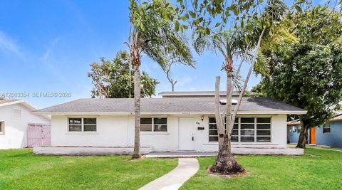 4882 Pine Cone Ln West Palm Beach FL 33417