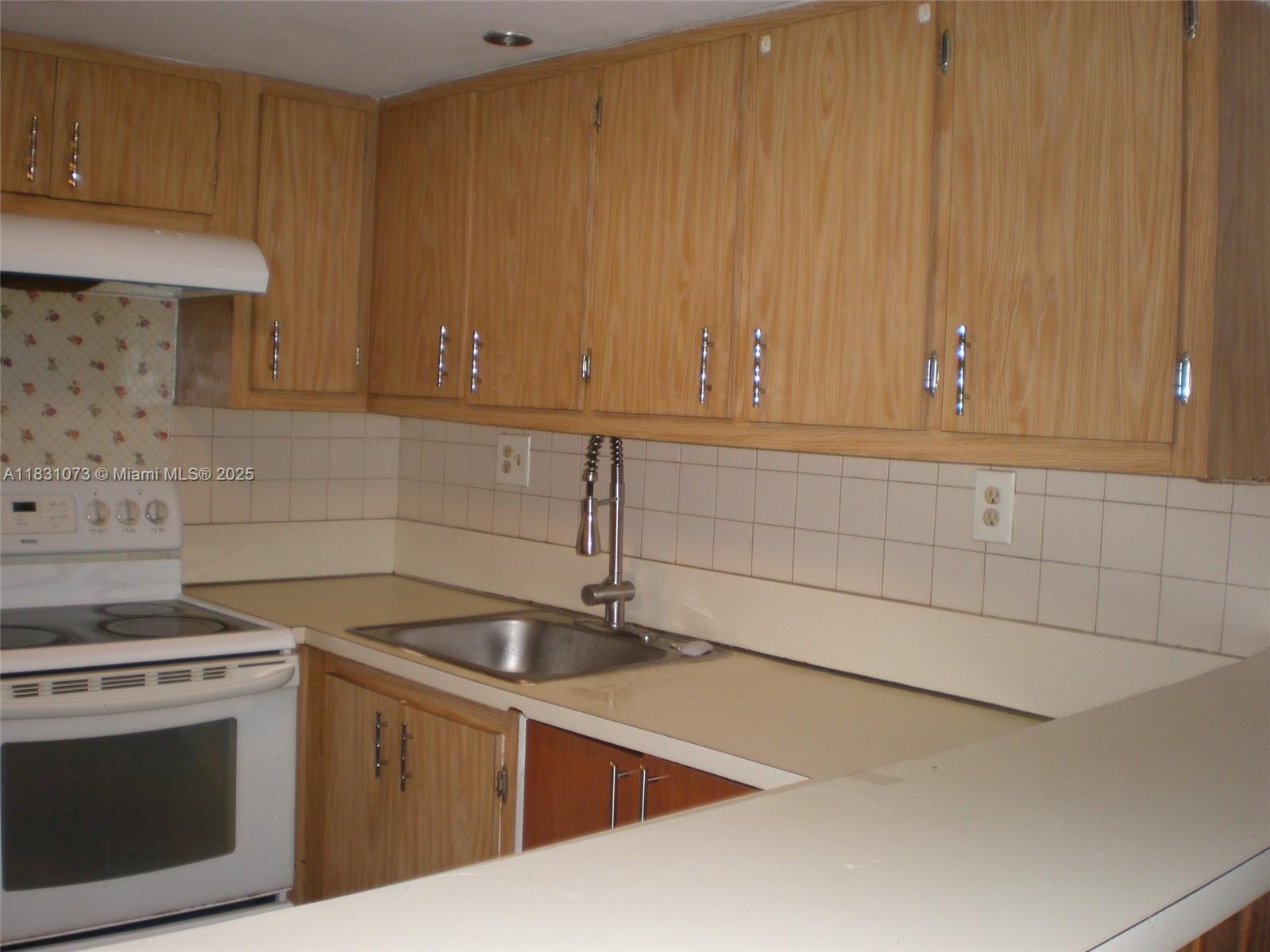 GREAT INVESTMENT OPPORTUNITY. NO RENTAL RESTRICTIONS. First floor unit 2 bedroom 2 bathroom. Large bedrooms. Screened porch overlooking a peaceful, green garden. Great location, close to Walmart, Aldi, Home Depot, parks, shopping, public transportation and major highways.
