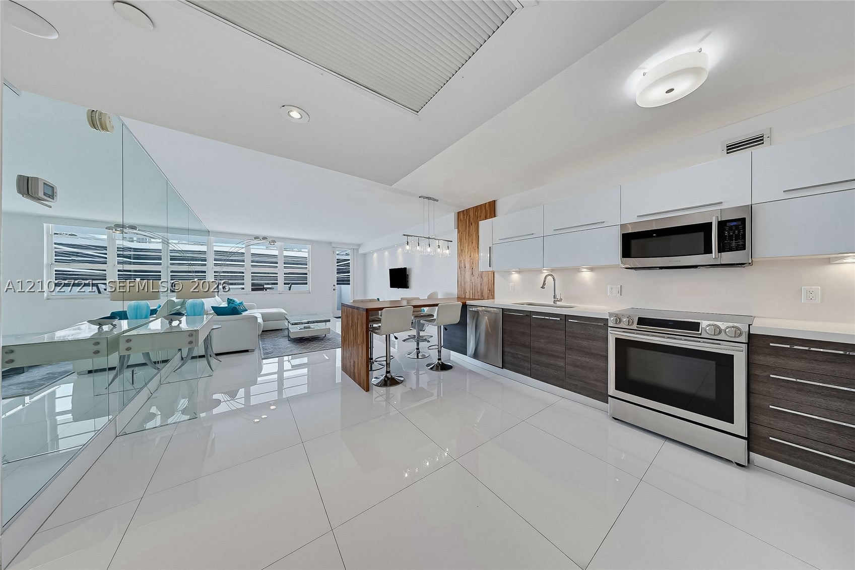 View photos, virtual tours, details... 100 Lincoln Rd 1008