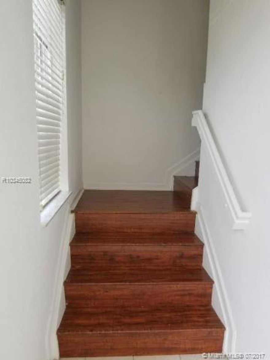 3 BED 2 BATH CONDO ***LARGE KITCHEN AND LIV. ROOM AREA...LAMINATE FLOORING LIVING ROOM, CARPET IN BEDROOMS***GREAT LOCATION...READY TO GO... 24 HOUR GATED COMMUNITY, POOL & SPA, CLUBHOUSE, EXERCISE ROOM, 2 PLAYGROUNDS, TENNIS COURTS, LAKE WALKING PATHS & MORE***