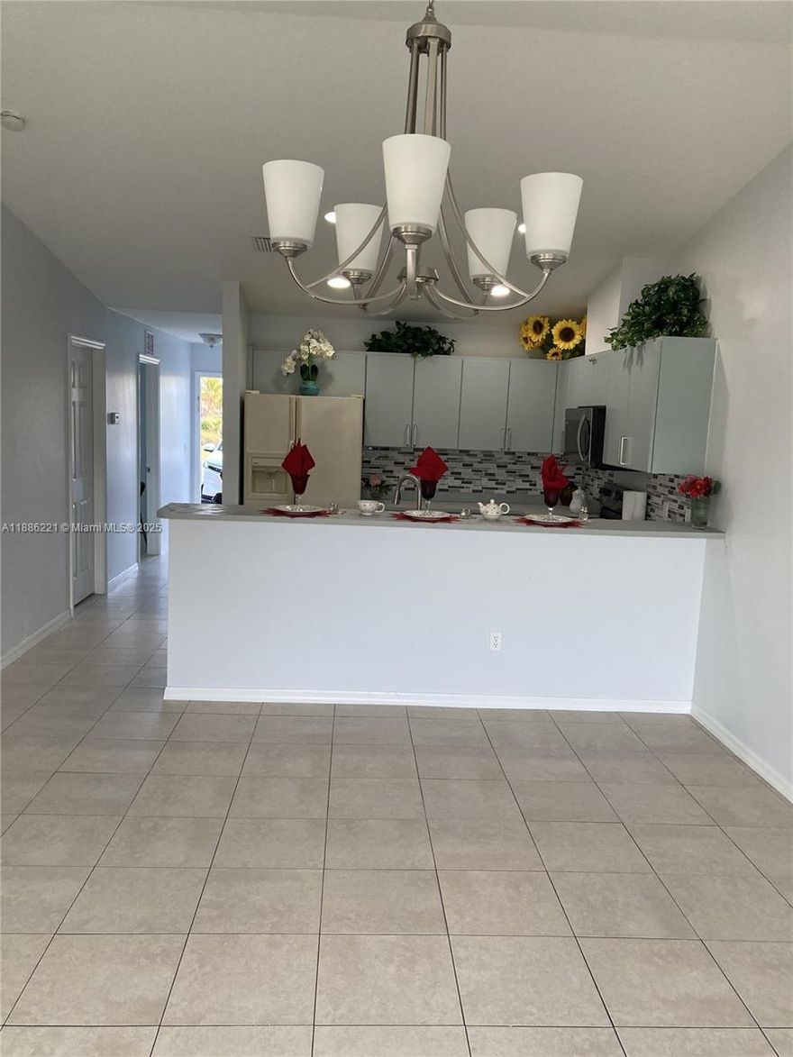3 large bedrooms with a large walk-in closet. 2 new bathrooms. Modern kitchen with an electric stove. Dishwasher, double-door refrigerator. New washer and dryer. New central air conditioning. All in excellent condition, ready to move in. For showing, please contact Brenda 239-271-5214/Olga 239-357-4254