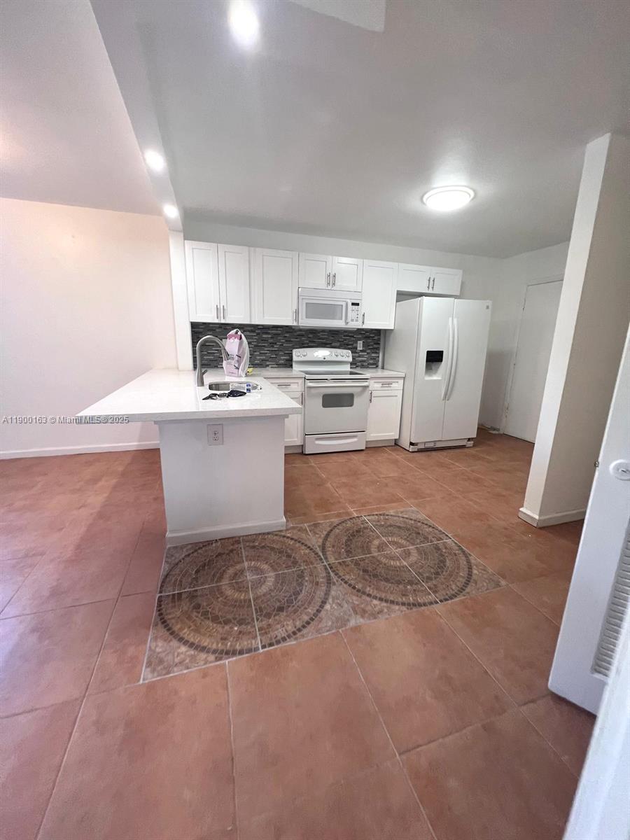 JADE WINDS GRP EASTER LIL - Residential Lease