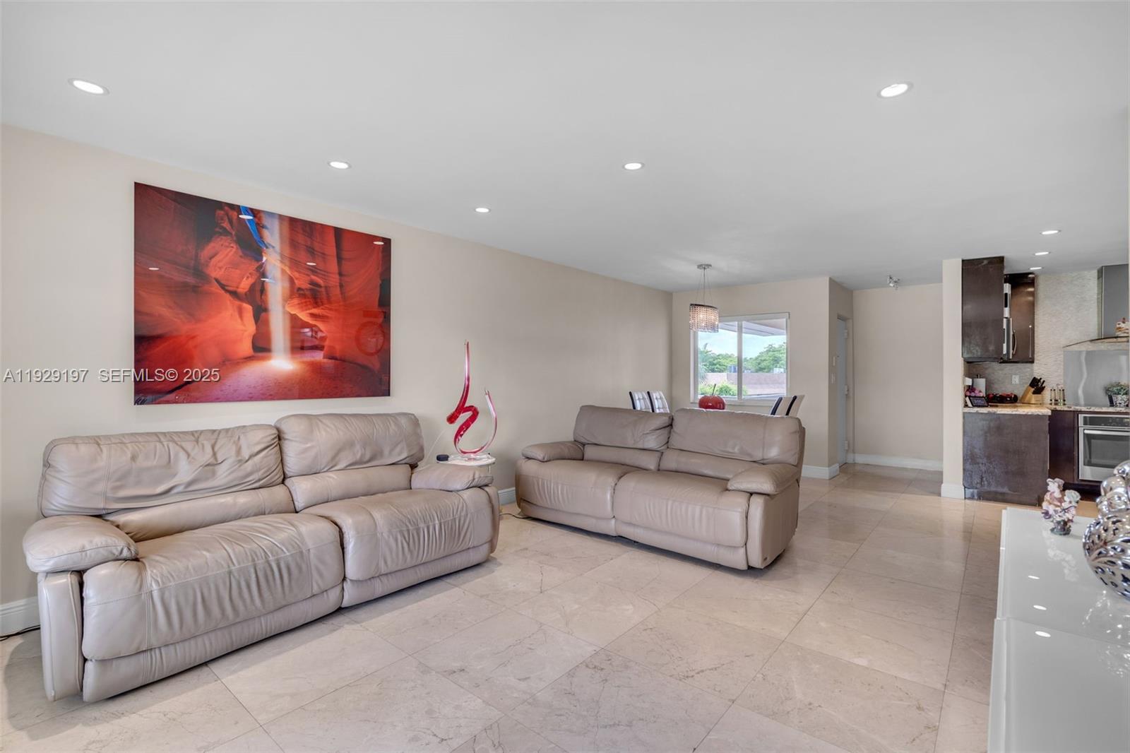 VILLAS OF MIAMI LAKES CON - Residential