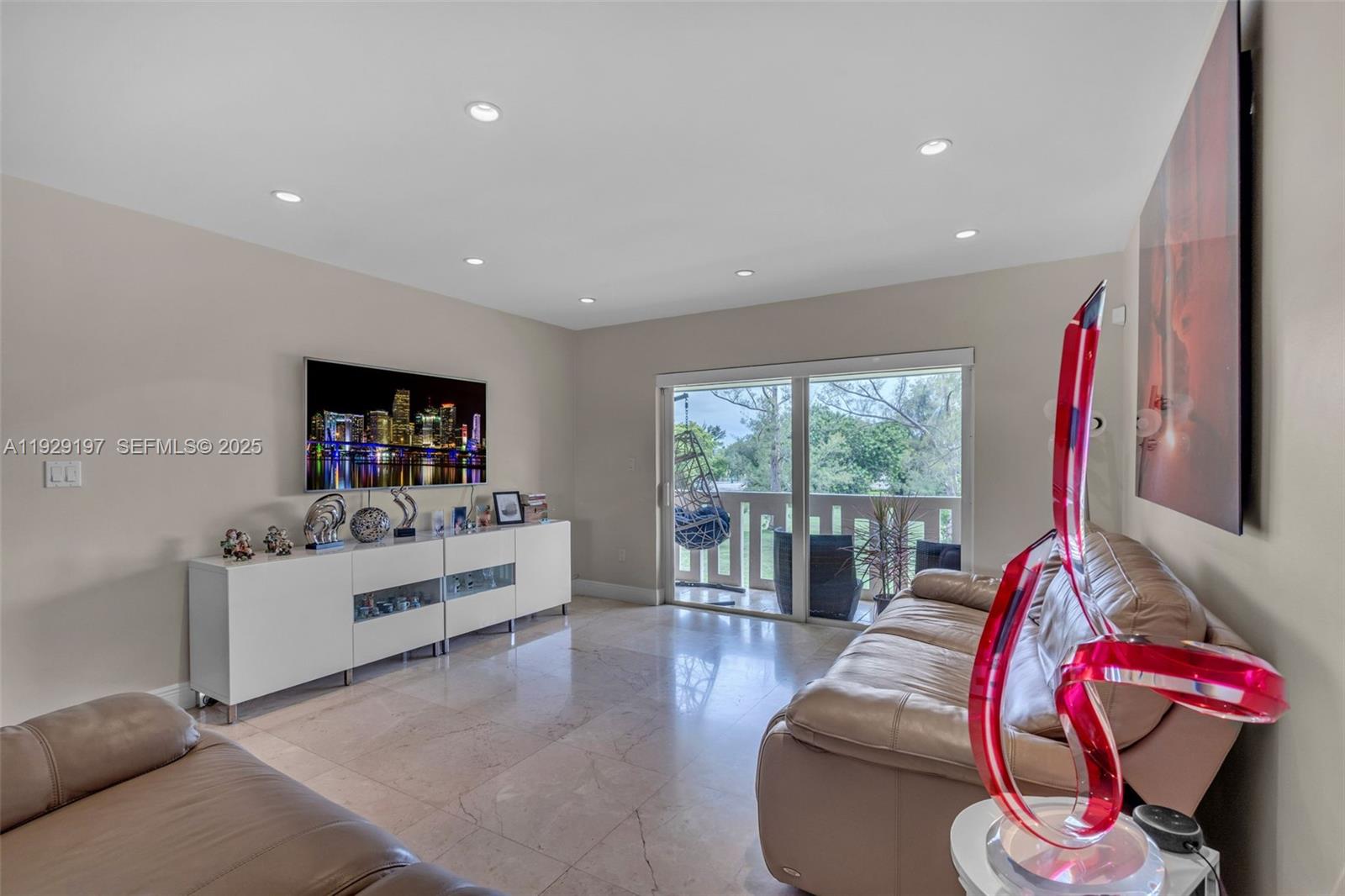 VILLAS OF MIAMI LAKES CON - Residential