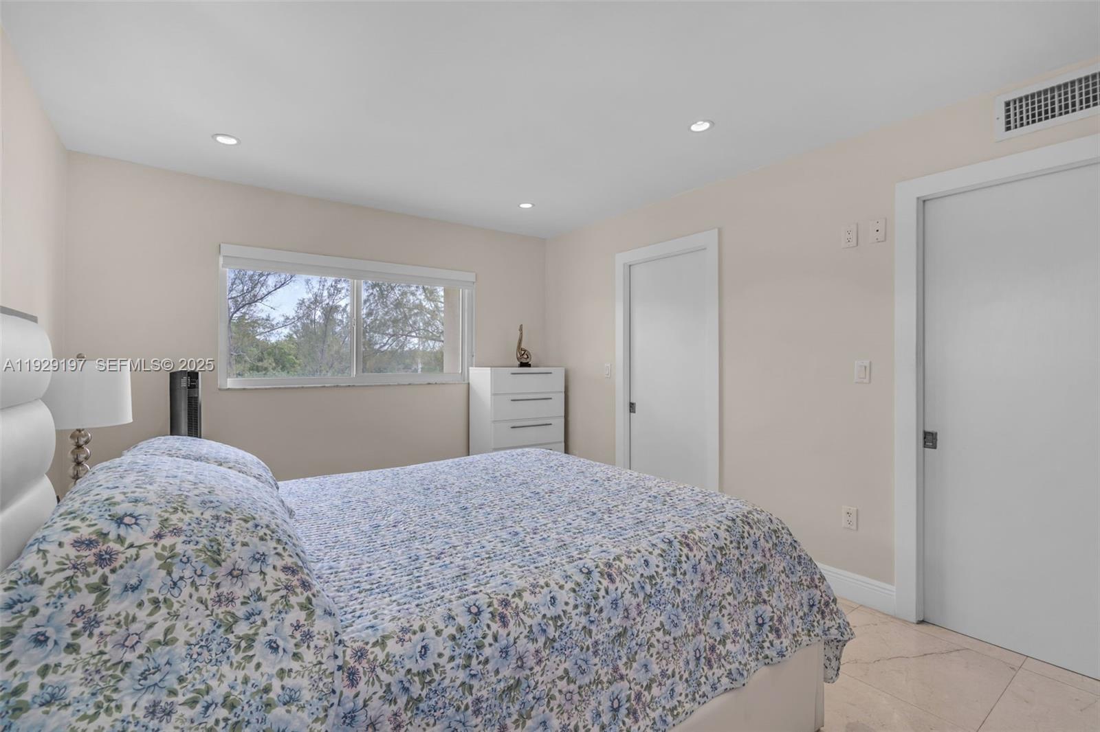 VILLAS OF MIAMI LAKES CON - Residential