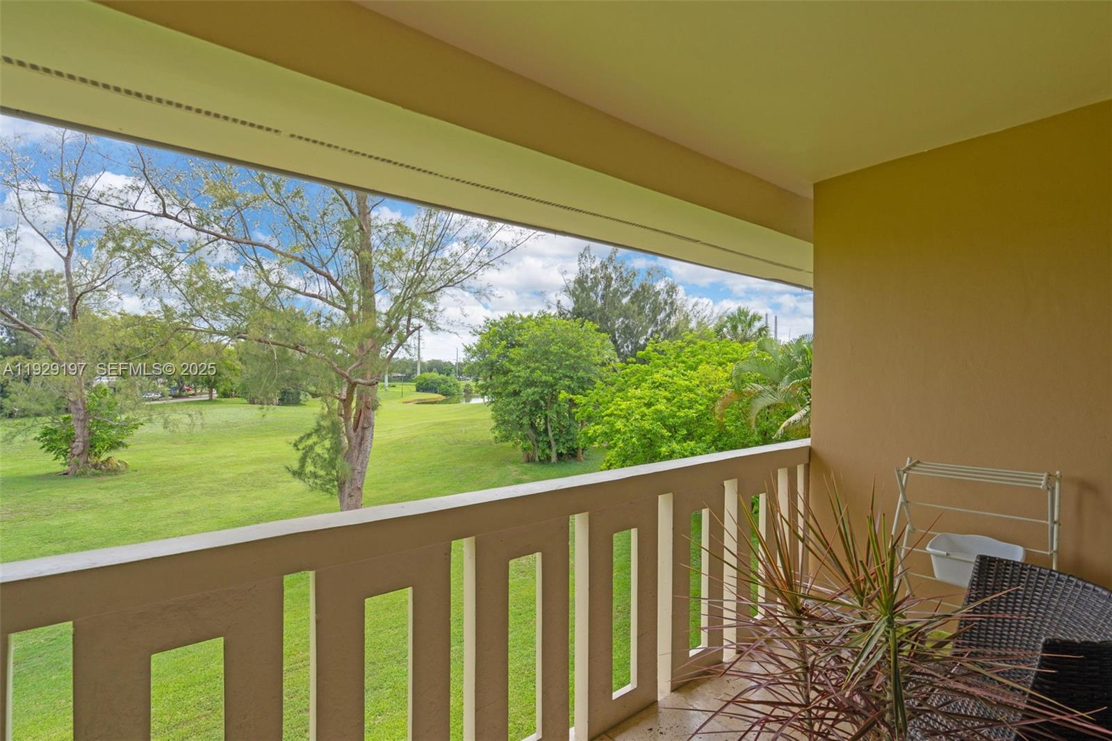 VILLAS OF MIAMI LAKES CON - Residential