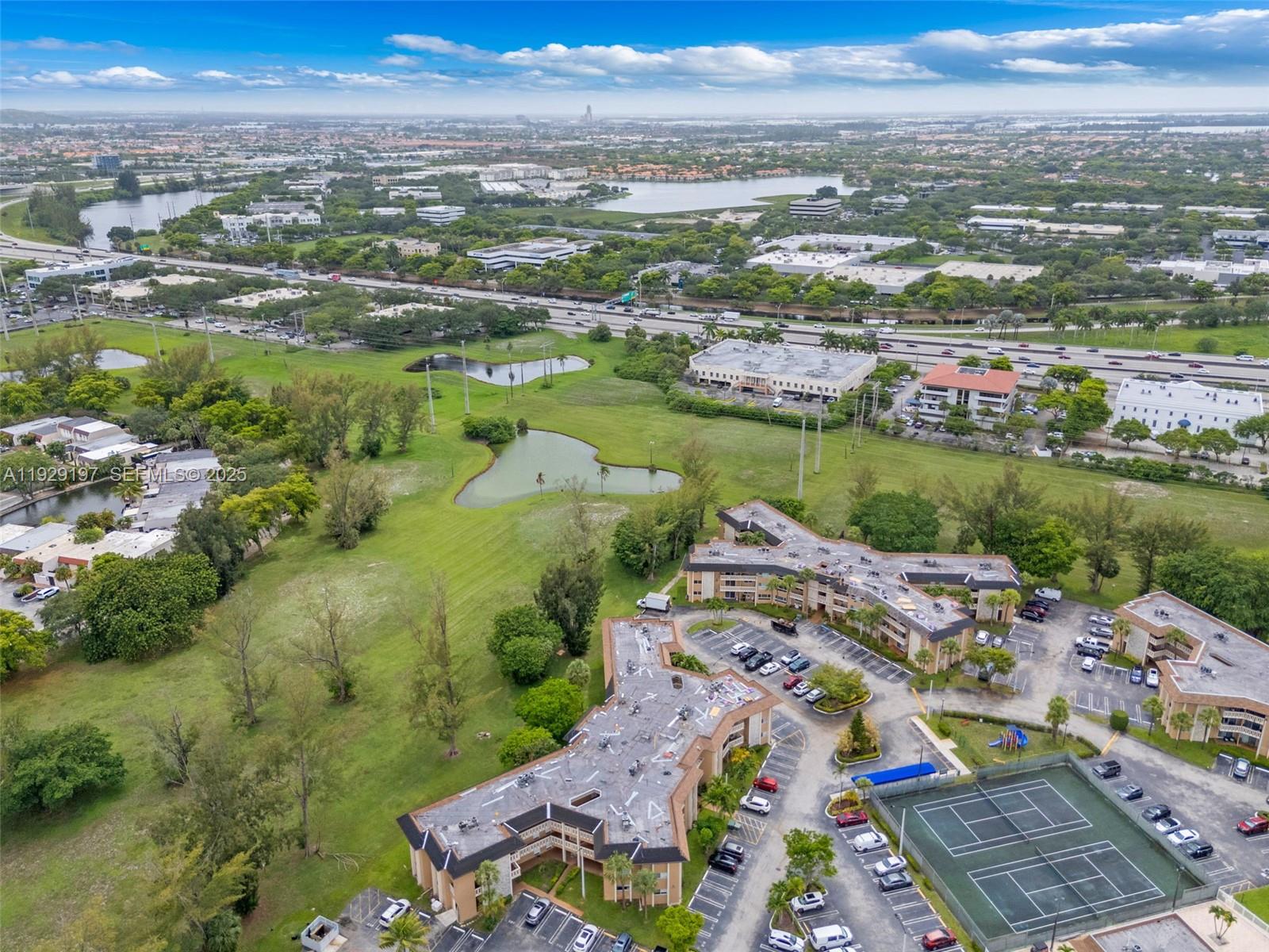 VILLAS OF MIAMI LAKES CON - Residential