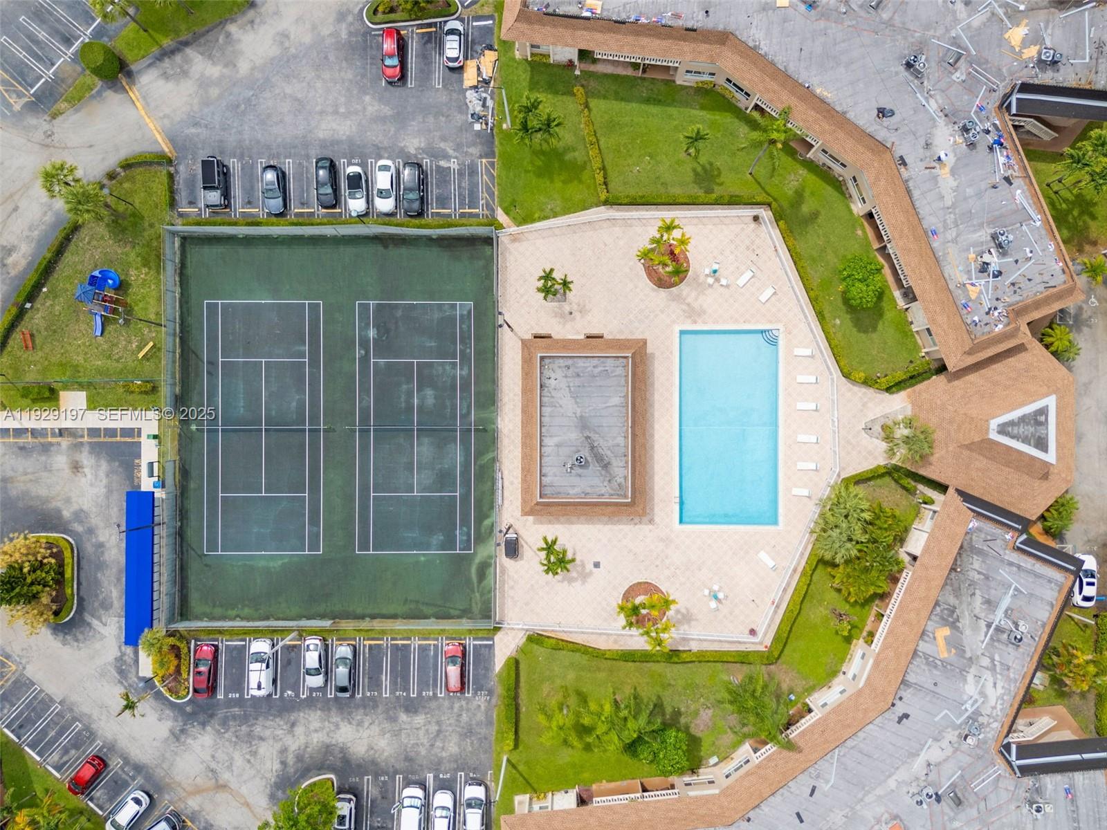 VILLAS OF MIAMI LAKES CON - Residential